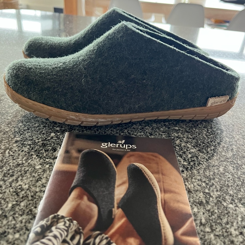 Glerups  slippers size 37 color green worn once inside